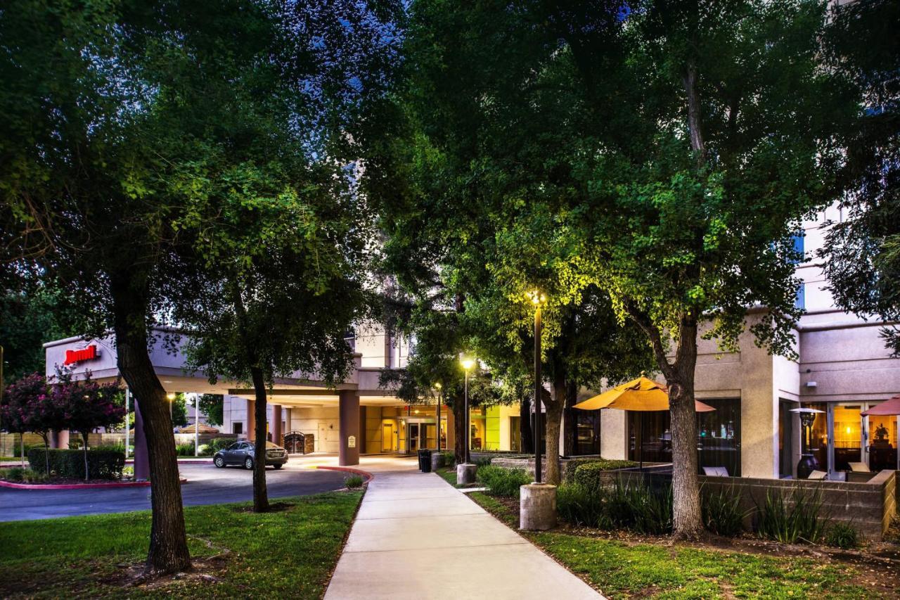 Visalia Marriott At The Convention Center Hotel Exterior photo