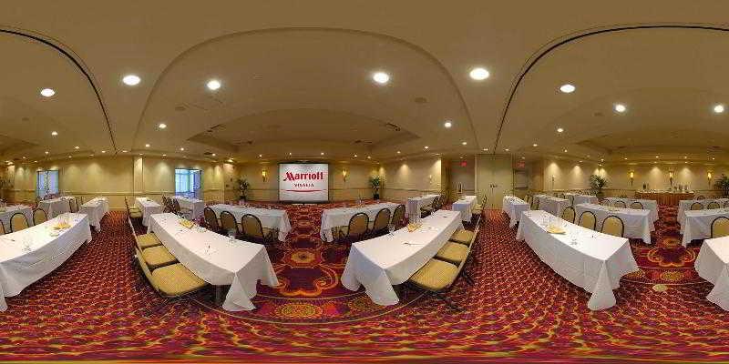 Visalia Marriott At The Convention Center Hotel Exterior photo