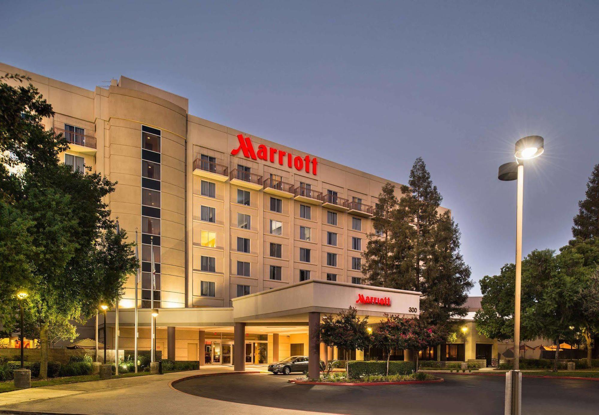 Visalia Marriott At The Convention Center Hotel Exterior photo